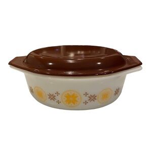Pyrex Town & Country 1 1/2 Qt. Casserole Dish w/Brown Lid YELLOW/BROWN Pattern